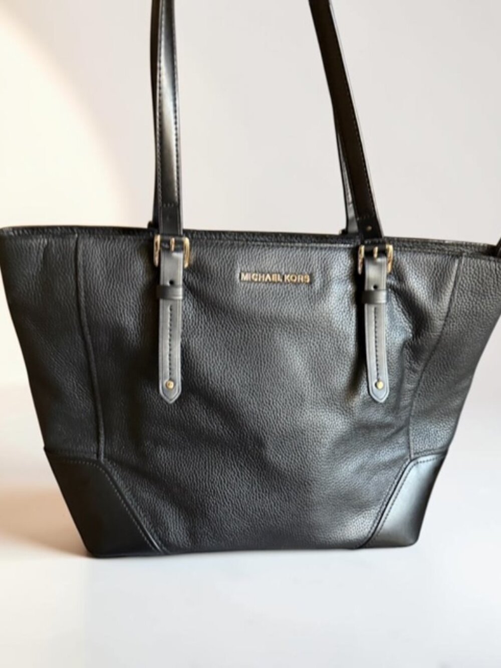 Michael Kors 🖤Black Pebbled Leather Tote – Gold Hardware – Classic Everyday